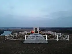 Памятник Герою на вершине Лысой горы у села Селявное-Второе Лискинского района Воронежской области.