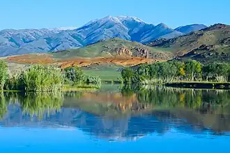 Вид на гору Сукор с берега реки Чуя