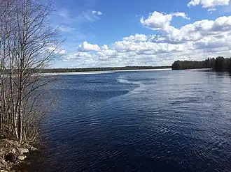 Вид с моста в центральной части озера.
