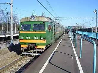 Электропоезд ЭР2-1280 сообщением Рощино — Санкт-Петербург прибыл к платформе №3