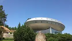 Здание музея (вход в музей)