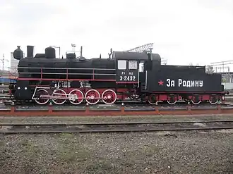 Паровоз-памятник Э2432 на станции Саратов II