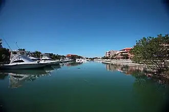 Пристани с яхтами