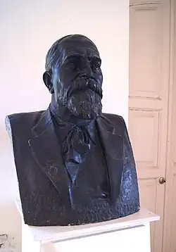 Бюст в доме-музее в Гюмри