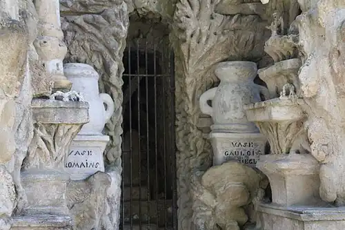 Галльская и римская вазы