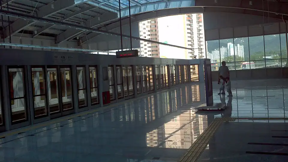 Платформа станции линии Ыйджонбу