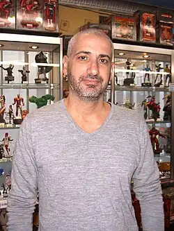 Аксель Алонсо на Midtown Comics Times Square в декабре 2010 года.