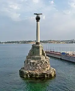 Памятник затопленным кораблям в Севастополе