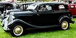 Ford model 40 (1934) с приоткрытым лобовым стеклом.