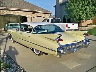 1959 Cadillac Sedan Deville Six Window с маленькими треугольными окошками позади задних дверей