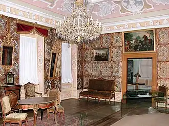 Бальный зал, обитый фламандскими кожаными обоями XVII века