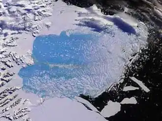 Ледник Ларсена B в процессе разрушения. Фото НАСА 2005 года