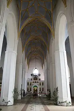 Интерьер, 2011