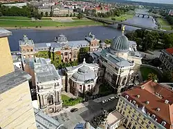 Главное здание