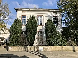 Фасад здания: февраль 2021