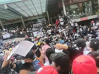 Протест в центре Хледан в 2021 году