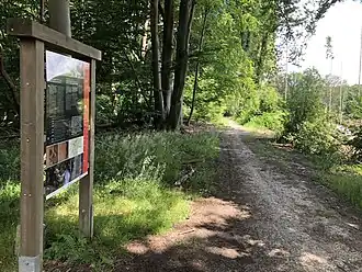 Один из стендов маркировки Графско-монашеского пути у старой крепости Эрберих (Оденталь)