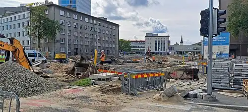 Работы в центре города по продлению путей в аэропорт