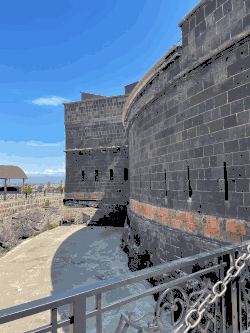 Мост к главным воротам через ров