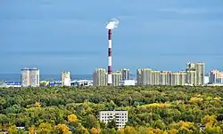 Вид на парк «Горкинско-Ометьевский лес» со стороны Горок (ранний октябрь 2018)