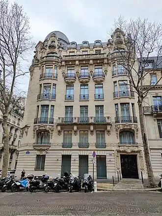 Штаб-квартира в Париже