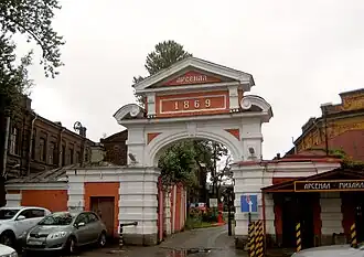 Проход со стороны улицы Михайлова