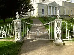 Ограда и ворота Розового павильона. Архитектор К. И. Росси