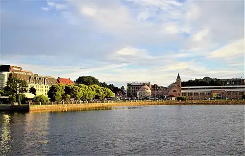 Вид на набережную и Рыночную площадь в 2020 году