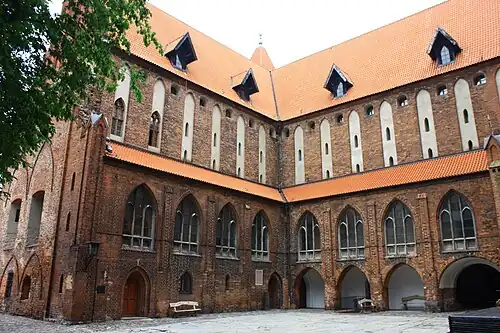 Внутренний двор замка