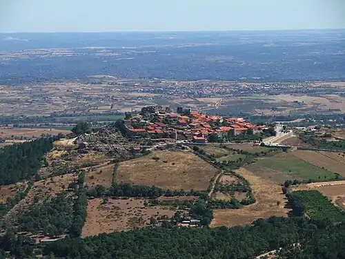 Деревня Каштелу-Родригу сверху
