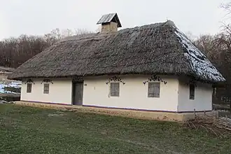 Хата из Пужайково, музей украинской народной архитектуры в Пирогове