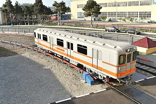 Вагон-лаборатория 81-714.5Б № 1868 на выезде из депо