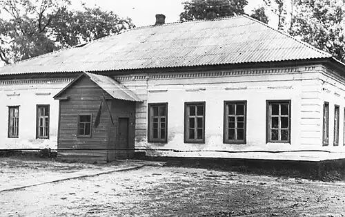 Бывшая церковно-приходская школа Успенского прихода села Лютенька.