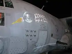 Рисунок и надпись на фюзеляже («Азраил — ангел смерти»)