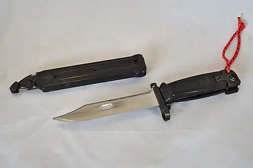 6Х4 чёрного цвета