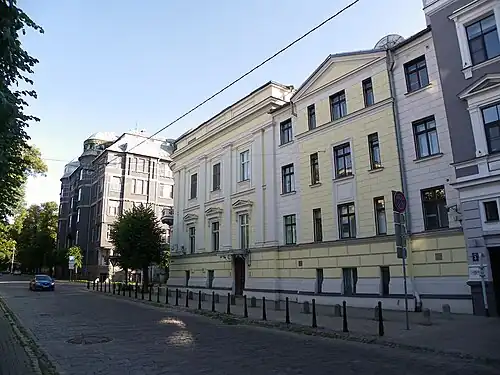 Вид на перекрёсток с ул. Ю. Алунана