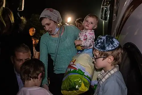 Еврейская семья с Украины прибывает в Израиль 6 марта 2022.