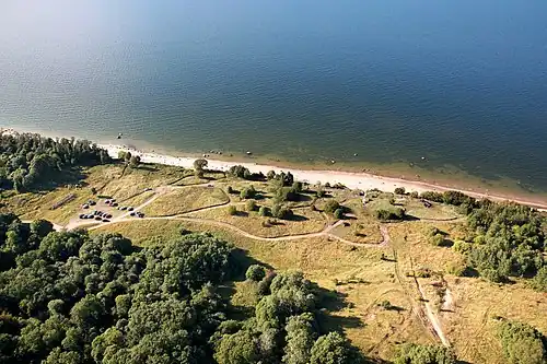 Морской пляж в деревне Аа