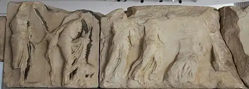 Пейто, Эрот, Афродита, три Хариты (или Грации), Евринома (или Гестия)