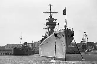 Лёгкий крейсер «Адмирал Лазарев» во Владивостоке, 1957 год