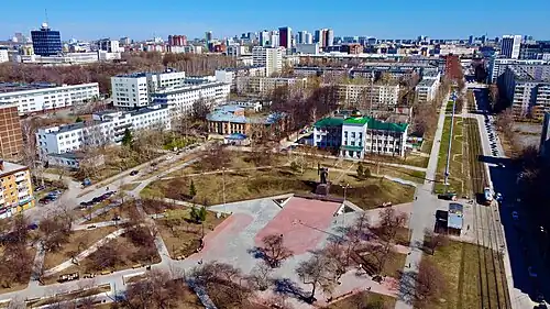 Вид с высоты, справа ул. Тверитина