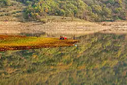 Водохранилище на реке у города Ахелой