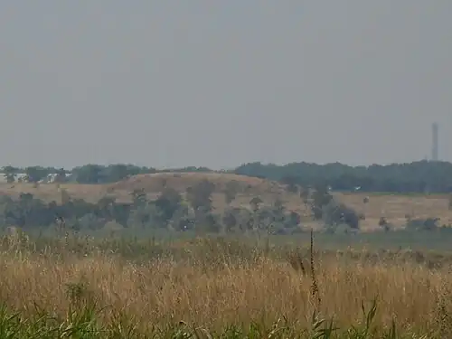 Аккембецкий курган, известный также как Попова Могила - памятник археологии с захоронениями трипольской культуры усатовского типа, бронзового века.