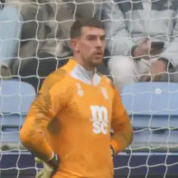 Алекс Палмер разминается перед игрой