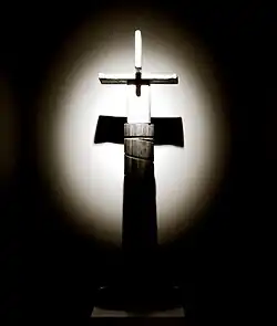 Птица II. 2006, дерево, жесть, резьба, Н 96 см, 33 х 30 см