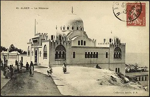 1908: медресе в Алжире. Открытка, франкированная маркой Франции типа «Камея Сеятельница»[фр.] и погашенная календарным штемпелем города Алжира[^]