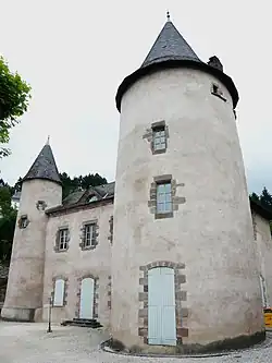 Здание бывшей школы Тур