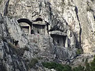 Вид на некрополь