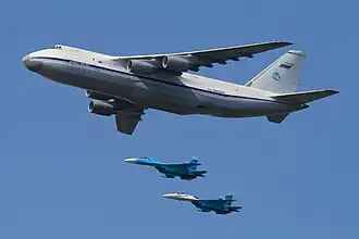 Ан-124 из состава 566 втап (224-й лётный отряд) с Соколами России над Москвой, 9 мая 2010