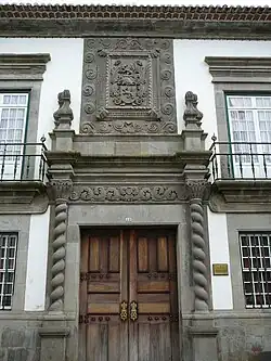 Парадная дверь